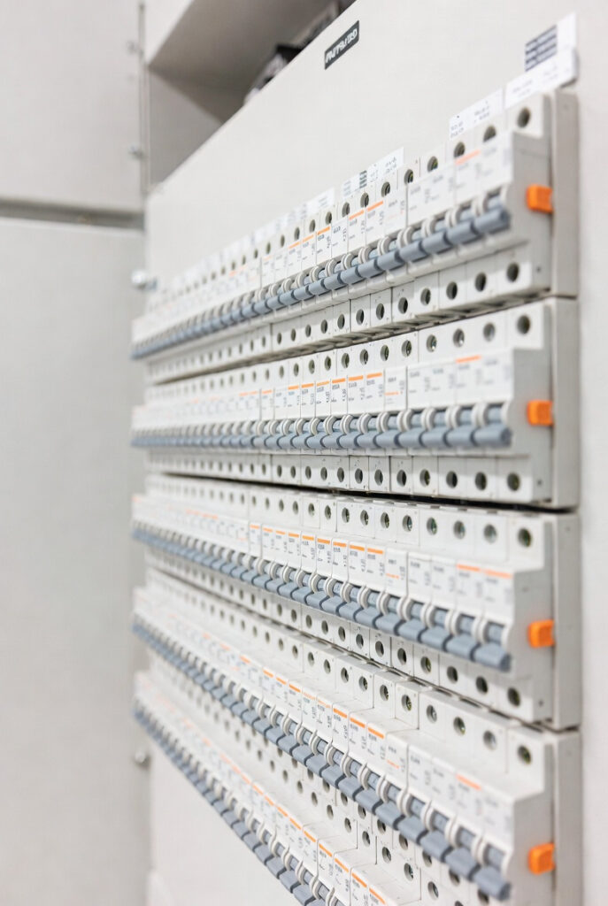 DC Fuse Sizing: The "Firewall" Between Your Panels and Your House 5e9b3225 48b1 448d 8b57 1de28d743bbf